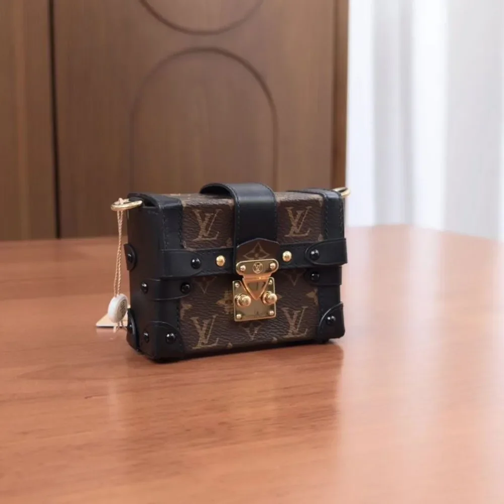 Louis Vuitton Women Pre-Loved Bag Very Good Condition